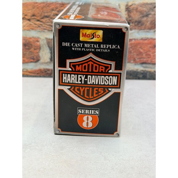 Harley Davidson Road King Classic DieCast Motorcycle Replica 1:18 Scale Series 8 - Picture 2 of 3